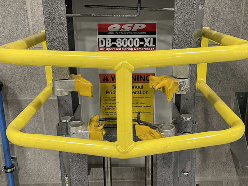 Strut compressor